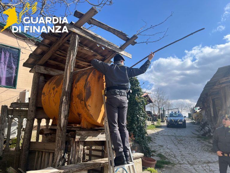La Guardia di Finanza sequestra 950 litri di gasolio indebitamente acquistato ad uso agricolo