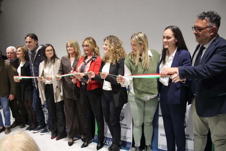 Inaugurata la sede del comitato elettorale di “Uniti per Fara”, grande partecipazione dei cittadini