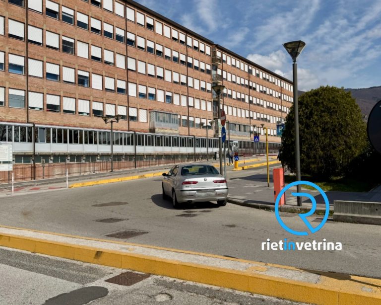 SEI TU IL REPORTER – Marco: “E’ possibile che venga concesso posteggiare così dentro l’area dell’ospedale de Lellis?”