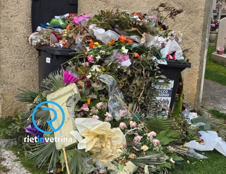 SEI TU IL REPORTER – Anna Maria: “Nel cimitero di Santa Rufina cesti dell’immondizia stracolmi e rifiuti abbandonati a terra”