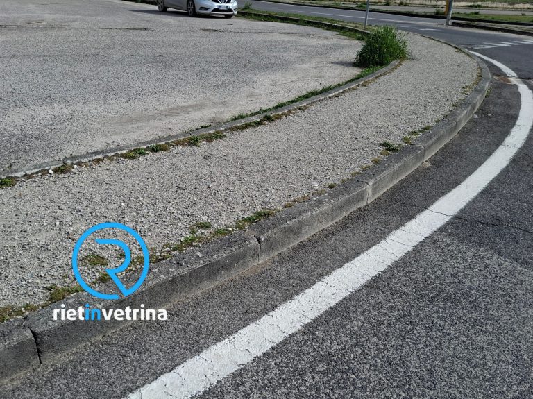 SEI TU IL REPORTER di Rietinvetrina – “Quando verranno completati i marciapiedi in via Einaudi e via Ricci? Stanno così da 15 anni”