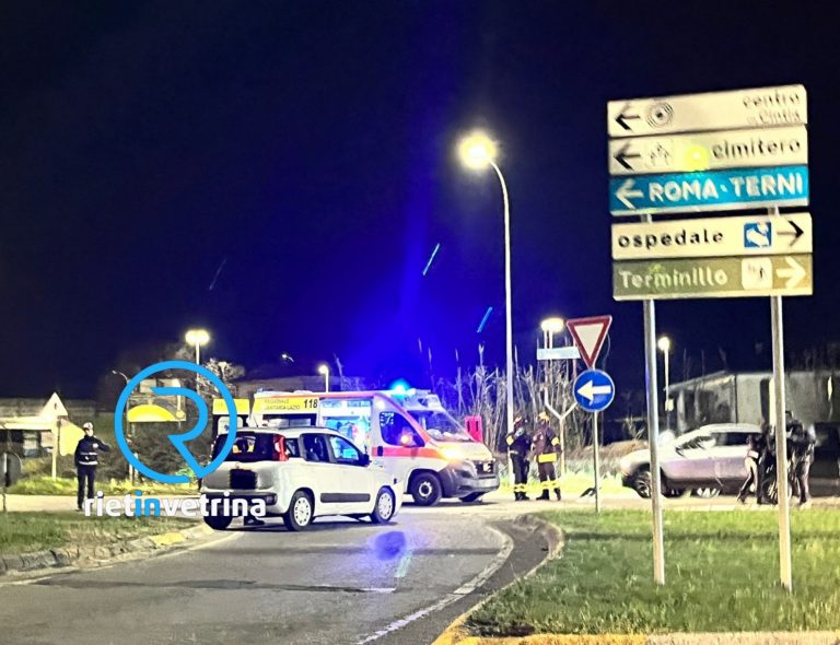 Scontro tra due auto in via Togliatti: 118 sul posto