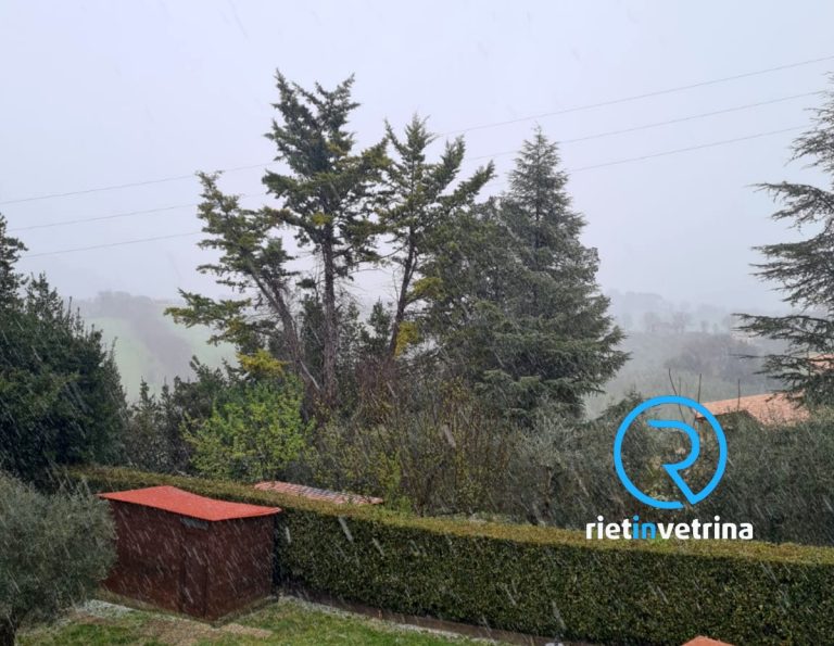 Copiosa grandinata su Castelnuovo di Farfa. Termometro sceso a 5°C