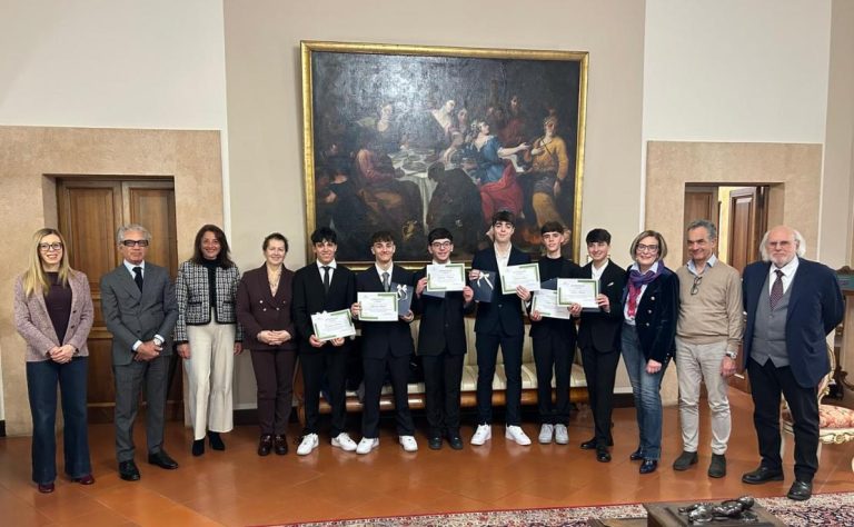 Mercati in rosso ma non per gli studenti del “Savoia”: vittoria piena a Conoscere la Borsa e biglietto per Ravenna