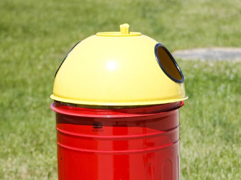 SEI TU IL REPORTER di Rietinvetrina – Antonella: “In via Nuova non c’è un cestello per i piccoli rifiuti”