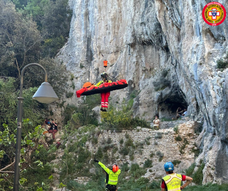 Arrampicatrice ferita alla falesia di Poggio Catino: intervento del Soccorso Alpino Lazio con recupero in elicottero