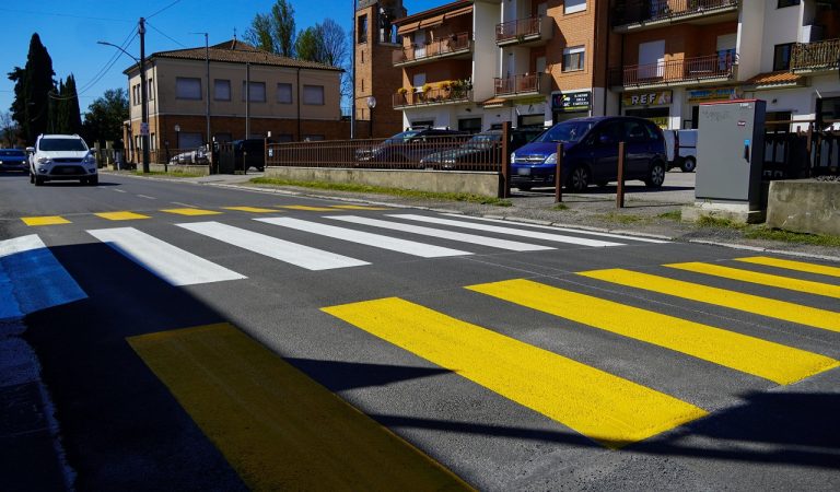 Completati i nuovi attraversamenti pedonali rialzati a Quattro Strade e Vazia