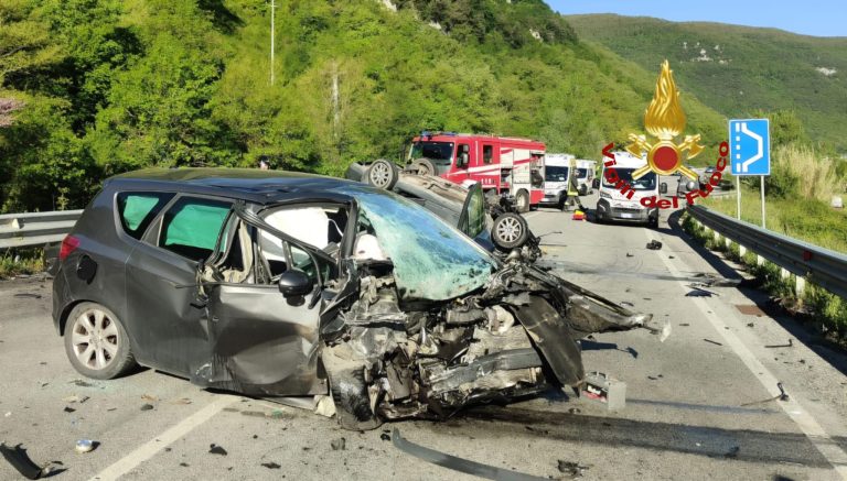 Frontale Salto Cicolana: tre i feriti. Uno elitrasportato al Gemelli