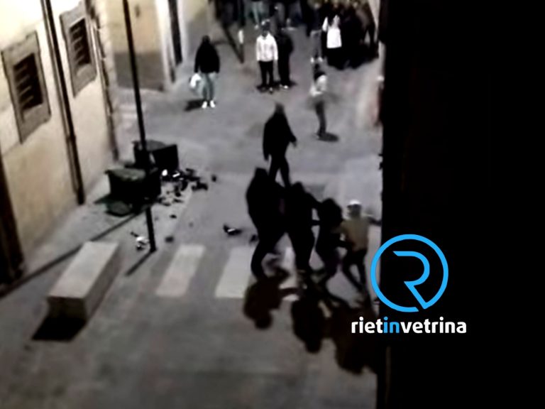 Nella notte nuova rissa tra extracomunitari in via Terenzio Varrone: bottiglie rotte, calci e spintoni