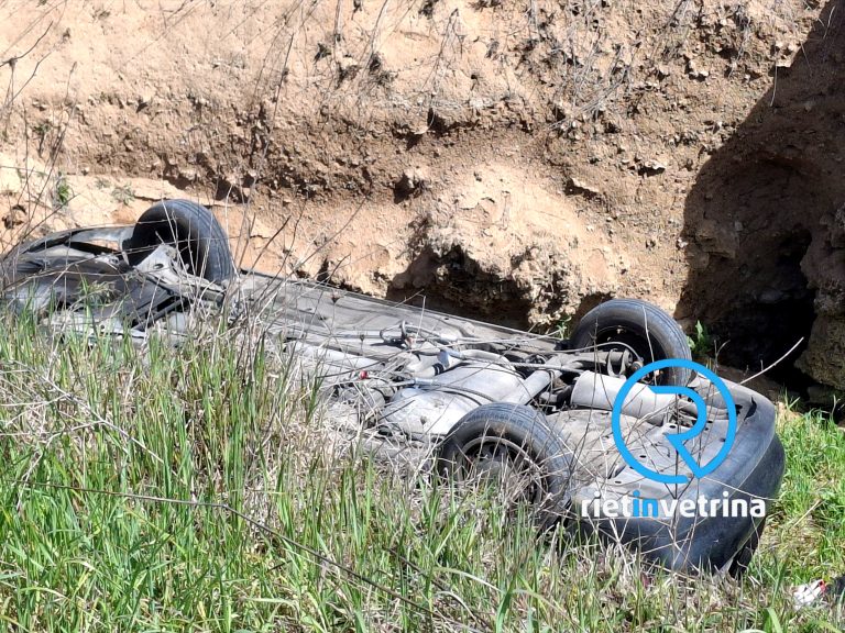 Scontro sulla Ternana, auto si ribalta dentro gli scavi archeologici