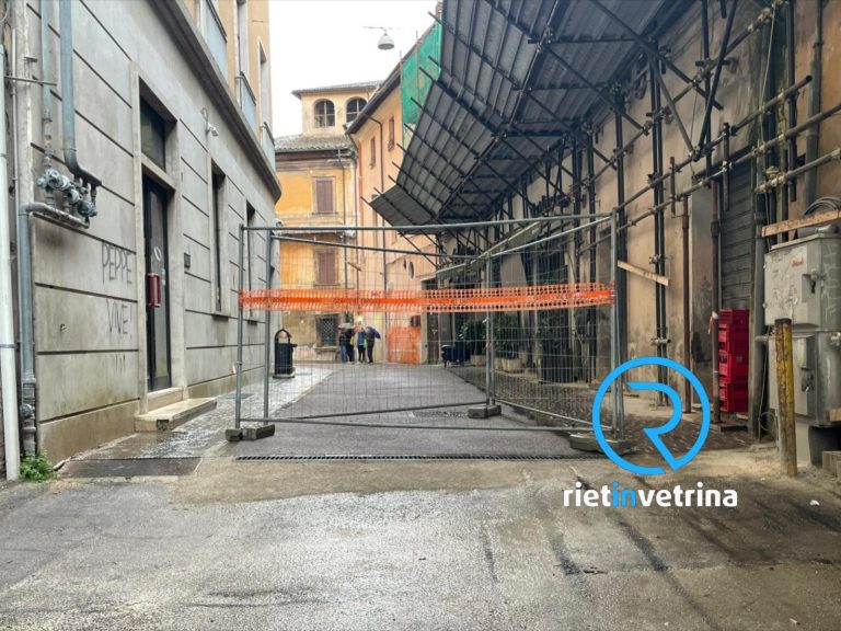 SEI TU IL REPORTER – “In via Cintia il cantiere PNRR è fermo da settimane, ma noi residenti continuiamo a non poter accedere”