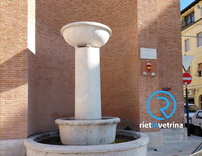 SEI TU IL REPORTER – Antonio: “Perché le fontane dell’Esedra sono spente e le vasche piene di rifiuti?”