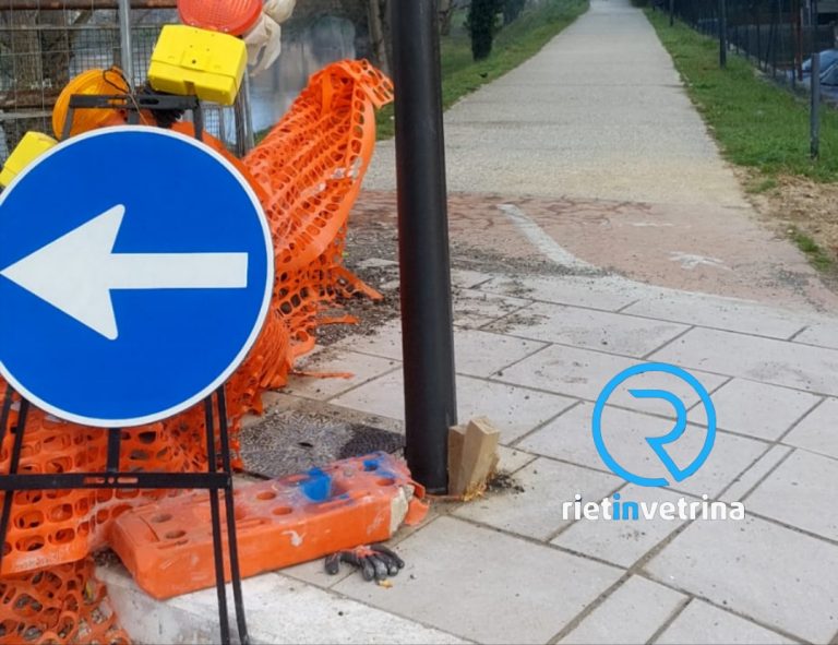 SEI TU IL REPORTER – Francesco: “Credo che questo palo in mezzo al marciapiede e all’ingresso per i soccorsi fluviali non sia il massimo”