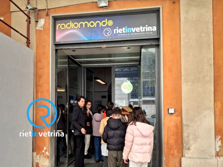 I giovani studenti del Marconi ospiti nella redazione di Rietinvetrina e Radiomondo alla scoperta di radio e giornale online
