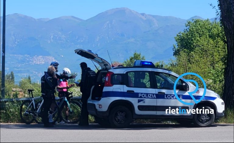 Disavventura per alcuni ciclisti: ruote e raggi ko per le buche sulla Tancia
