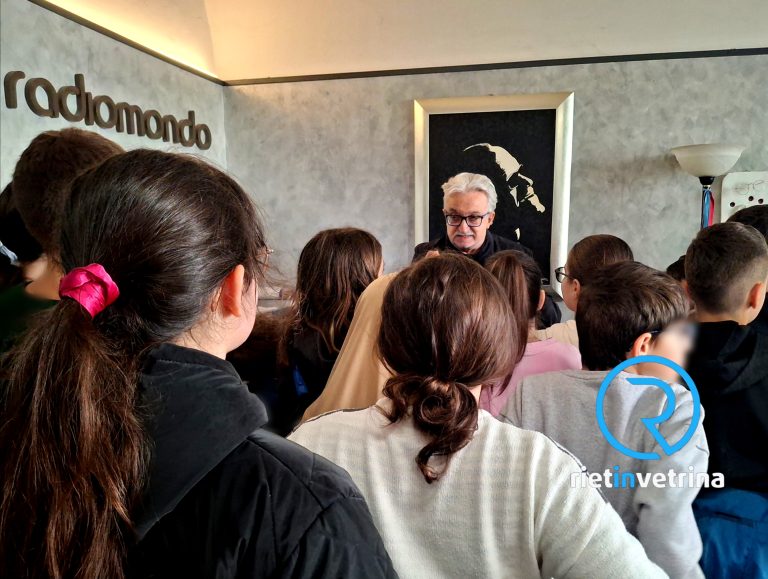 Nuovi studenti del Marconi visitano la redazione di Radiomondo e Rietinvetrina