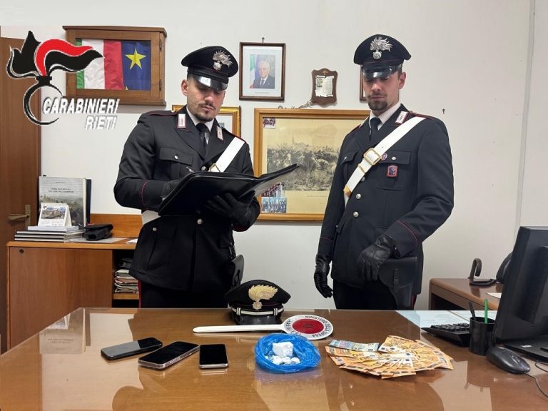 Due ventenni trovati con hashish, 50 grammi di cocaina e un’ingente somma di denaro in auto