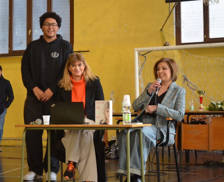 Tra coraggio e divisa: quando la legalità si fa esempio al Liceo Classico “Terenzio Varrone dell’I.I.S. “Carlo Jucci” di Rieti