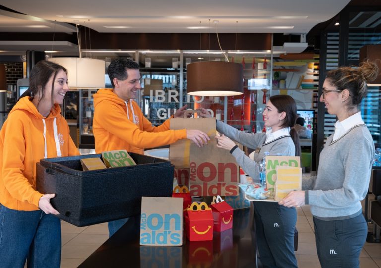 McDonald’s Rieti e Fara in Sabina con Casa Ronald McDonald Italia e Banco Alimentare donano 100 pasti caldi a settimana a chi è in difficoltà