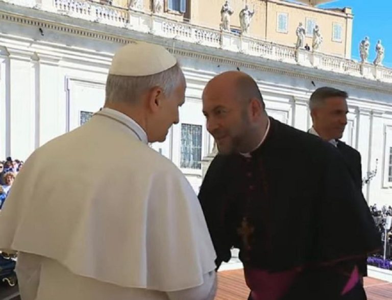 Il vescovo di Rieti mons. Piccinonna esprime forte rammarico per le parole di Trump rivolte a Papa XIV: “Il Pontefice chiama a servire il Vangelo, la verità e la pace”