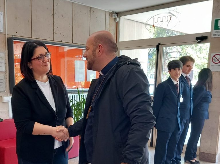 Il vescovo Vito Piccinonna ha fatto visita all’Alberghiero Costaggini di Rieti