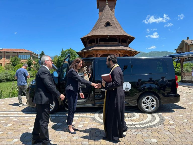 La Fondazione Varrone dona un pulmino van alla Chiesa Ortodossa di Rieti