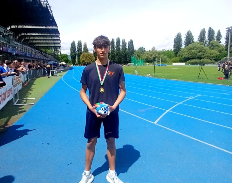 Matteo Tempesta regala alla Basilio Sisti la vittoria nella finale regionale degli studenteschi di atletica