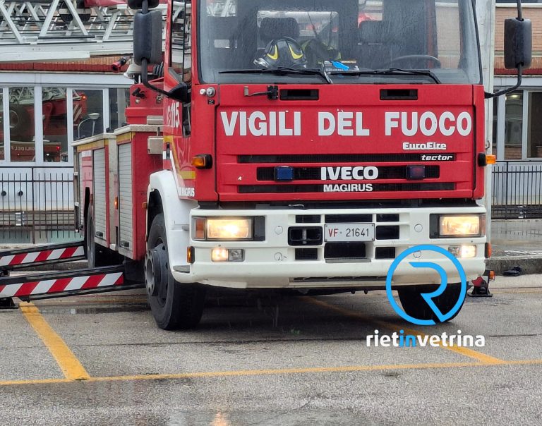 Vigili del Fuoco al de Lellis di Rieti per una probabile fuga di gas