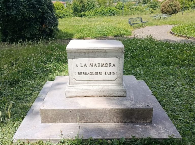 Restaurato il basamento di largo degli Alpini a Porta d’Arce. In attesa del busto del Generale La Marmora 