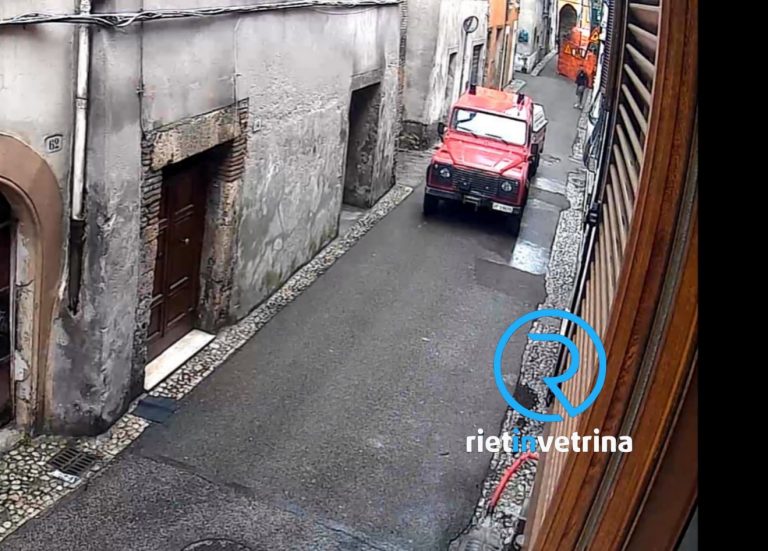 Via della Verdura allagata: intervengono i Vigili del Fuoco