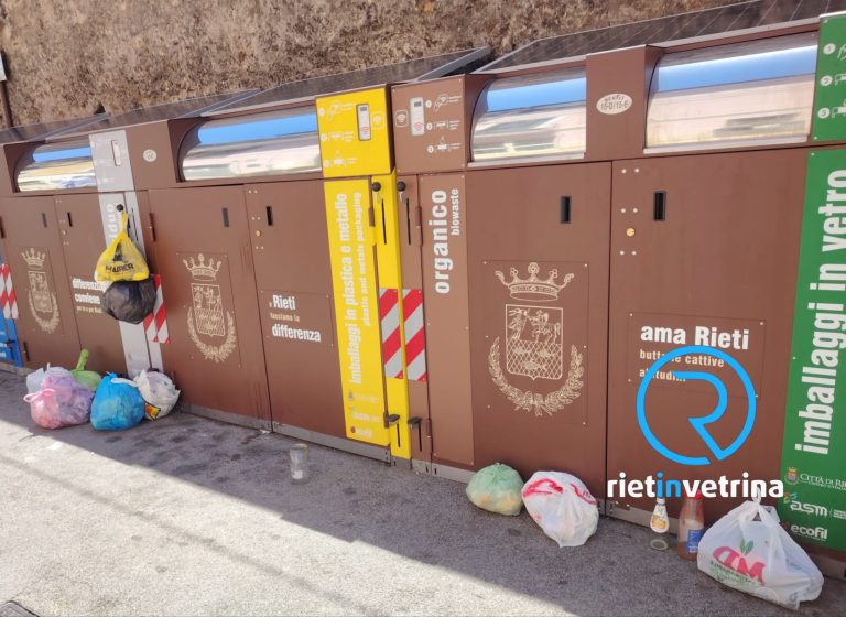 SEI TU IL REPORTER – “In via della Ripresa molti secchioni non si aprono e i rifiuti sono tutti in strada”