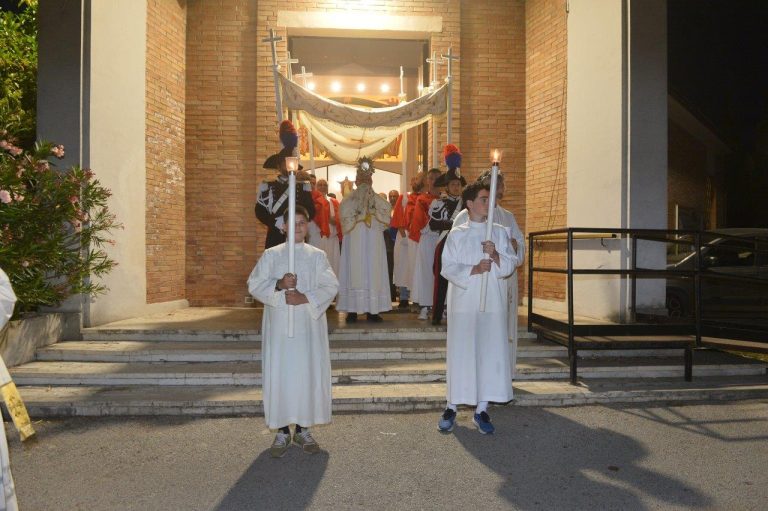 Svolta a Quattro Strade la processione del Sacro Cuore – LE FOTO