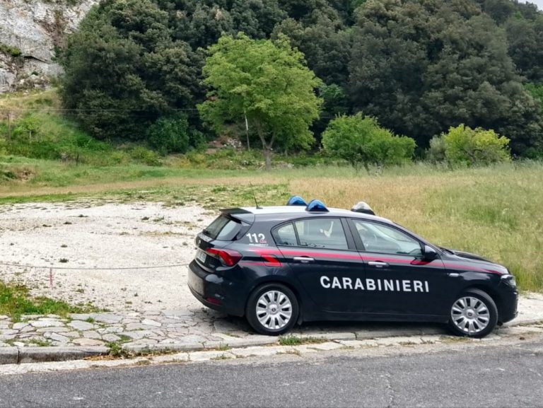 Denunciato per detenzione illegale di armi