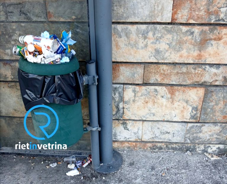 SEI TU IL REPORTER – “Alla fermata ASM del de Lellis cestino sempre pieno e rifiuti a terra. Installarne due più grandi, no?”