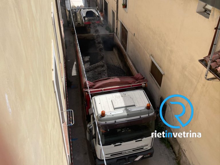 Nuovo asfalto in via Sant’Agnese: in corso i lavori
