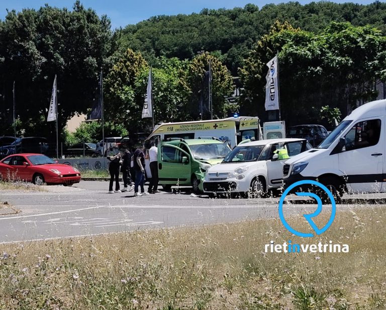 Incidente in via Salaria per L’Aquila: due le auto coinvolte altezza Brico. 118 sul posto