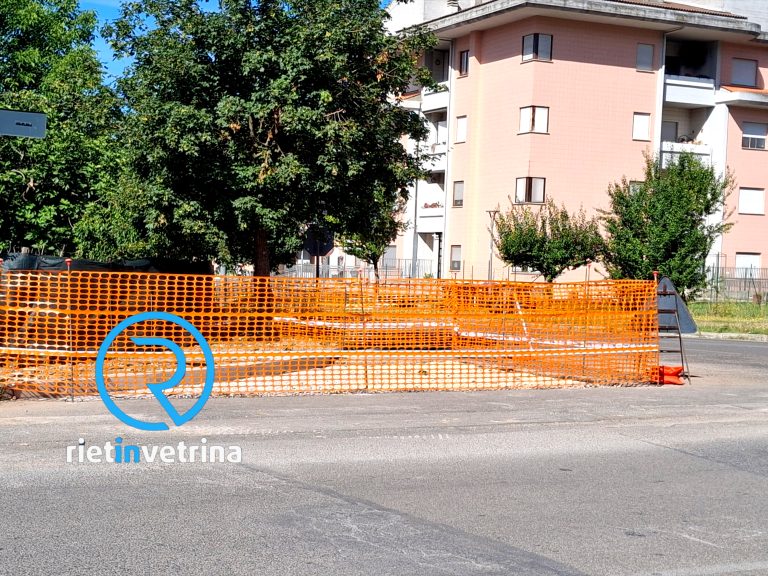 Dopo la pubblicazione su Rietinvetrina transennata l’area di via Gerace dove l’asfalto stava collassando