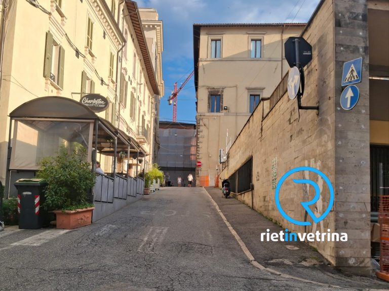 Continue interruzioni di elettricità in via Cintia, via Garibaldi e piazza Mazzini