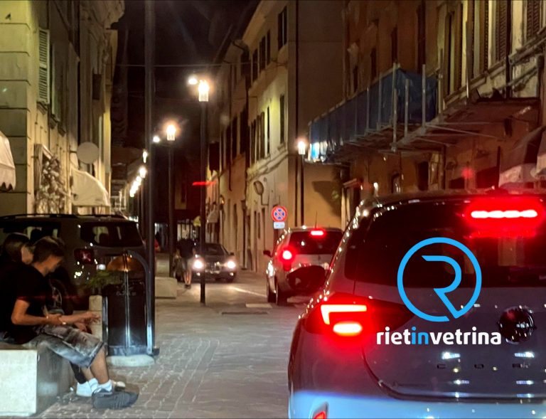 Nella serata di sabato auto contromano in via Cintia