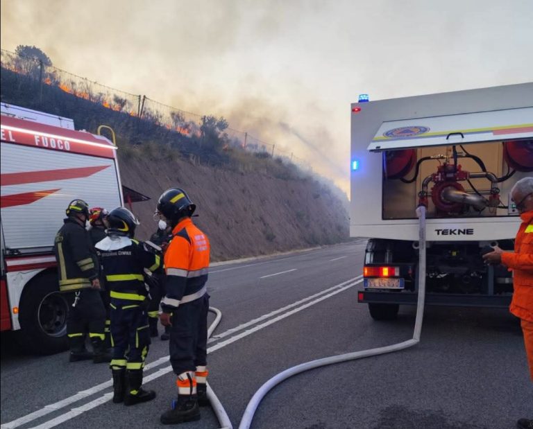 Incendio Fara in Sabina e Nerola, Protezione Civile Monterotondo: “Lavoriamo senza sosta da stanotte. Grazie ai volontari”