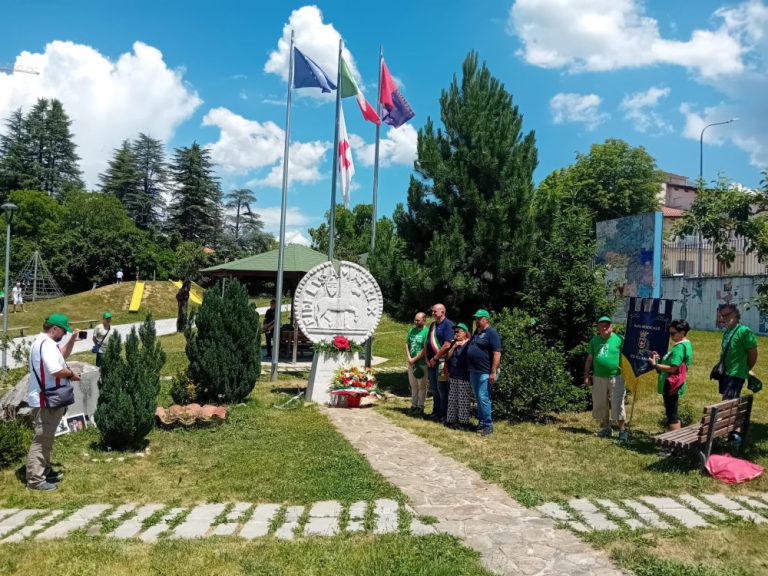 Successo dell’Alcli per la prima camminata per la vita ad Amatrice. Deposti fiori sul monumento delle vittime