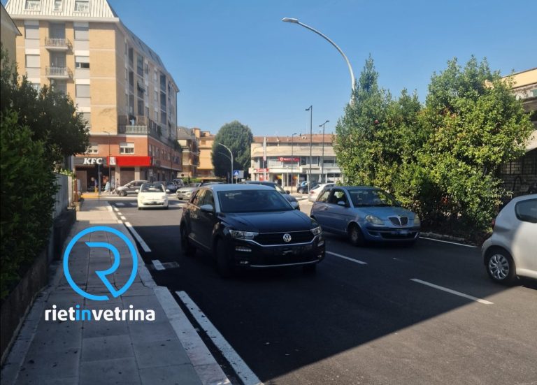 SEI TU IL REPORTER – “Auto posteggiata nella corsia di via degli Olivi”