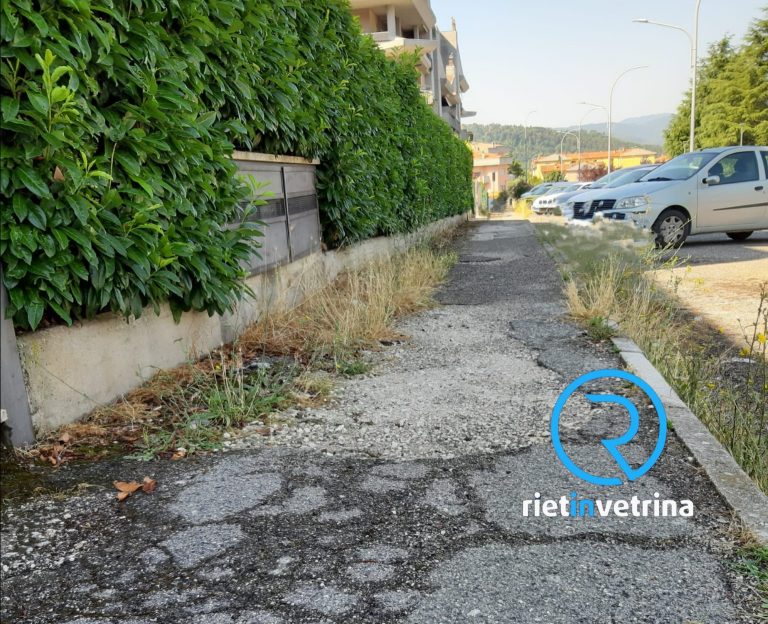 SEI TU IL REPORTER – Tiziana: “Invito l’Amministrazione Comunale a vedere i marciapiedi di Campoloniano. Però servono scarpe comode per non cadere”
