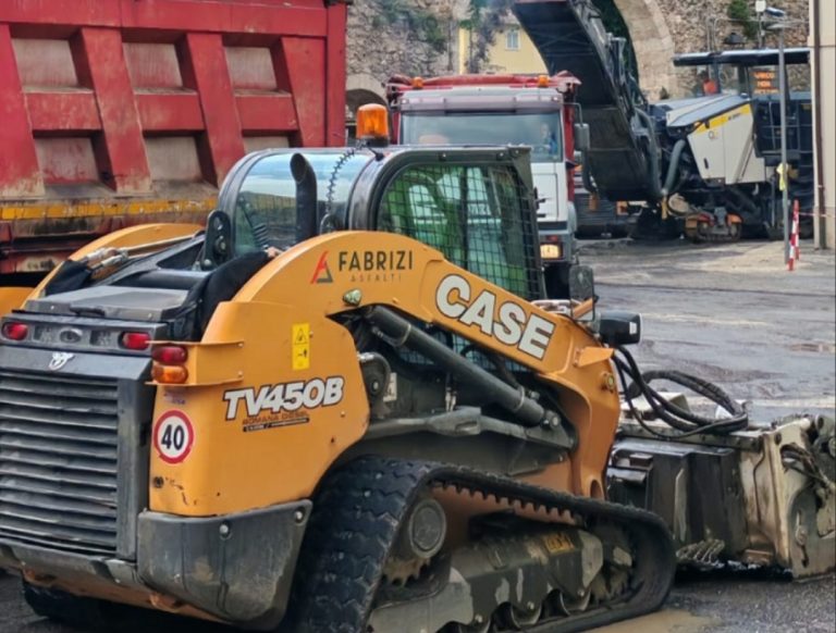 Lavori di asfaltatura tra piazza del Suffragio e via dei Crispolti