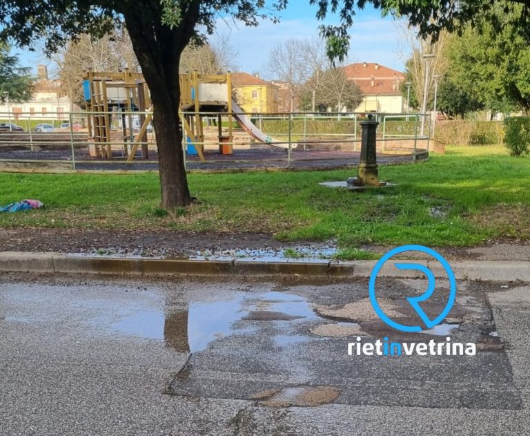SEI TU IL REPORTER – “La fontanella di via Comotti perde acqua da tempo e non è stata ancora riparata. Ora è chiusa”