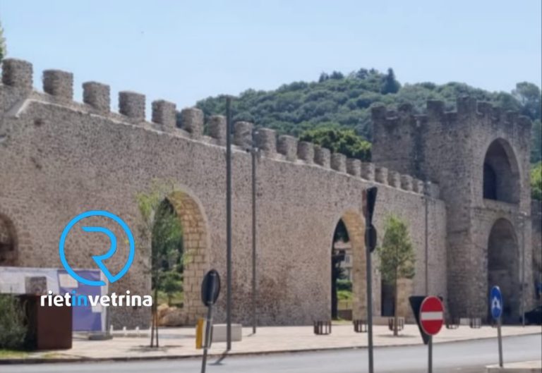 SEI TU IL REPORTER di Rietinvetrina – “Bella la nuova piazza di Porta d’Arce, ma chi la usa? Non ci sono alberi, inaccessibile per il caldo”