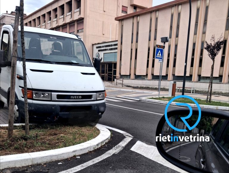 SEI TU IL REPORTER di Rietinvetrina – Ercole: “Con i lavori PNRR non c’è più visuale nell’incrocio via dei Lauri – via Borsellino. Davvero pericoloso!”