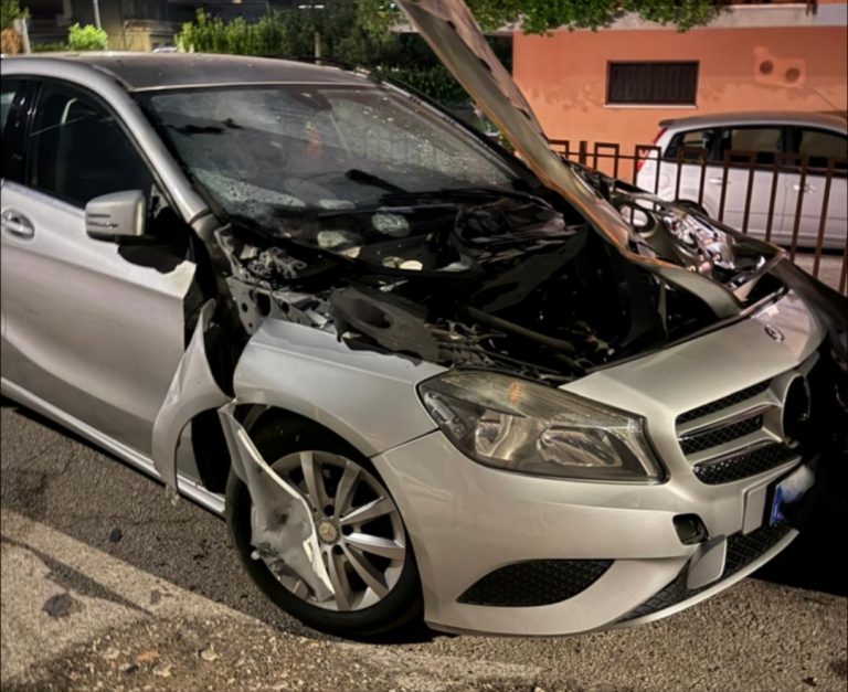 Mercedes esplosa a Quattro Strade, indagano i carabinieri. Non si esclude l’atto doloso