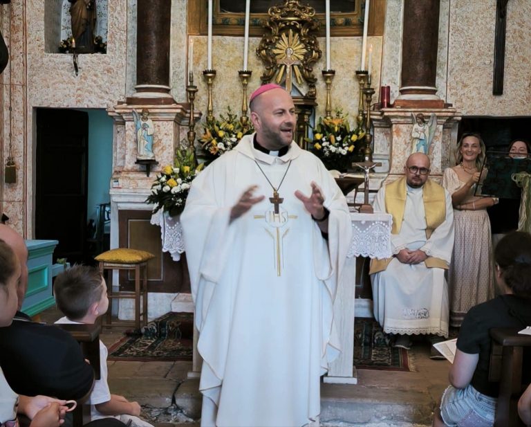A Rocca Vittiana festeggiamenti in onore di San Giacomo e Santa Gemma col vescovo Piccinonna