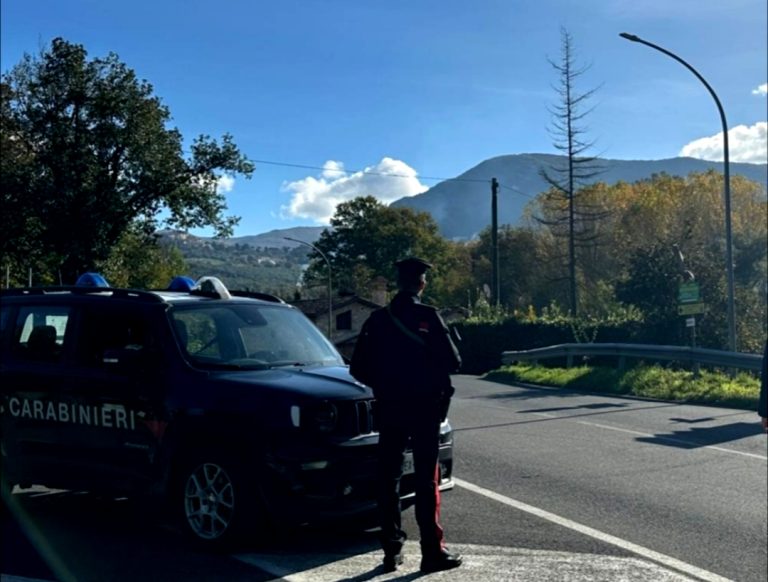 Fugge in moto per eludere il controllo dei carabinieri: arrestato